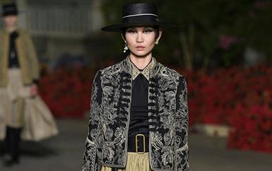 عودة أيقونة: سترة Military Jacket تتصدر صيحات الموضة في 2026